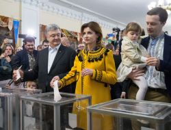 Petro Poroshenko with his family
