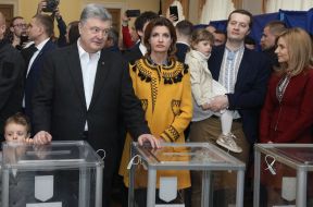 Petro Poroshenko with his family