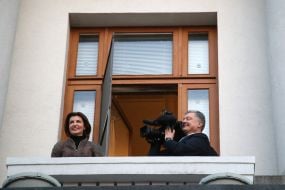 Petro Poroshenko with his wife Marina on the balcony in the AP