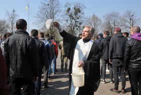 The priest sprinkles with holy water of the conscripts