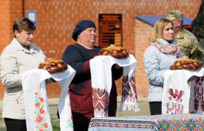 The mothers of the conscripts hold the lambs