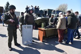 Lviv pupils listen to a lecture on the subject of the defense of the Fatherland