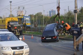 Rescuers remove car from light rail fencing