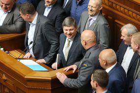 Блокирование трибуны парламента