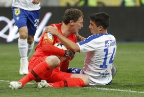 Carlos de Pena and Andriy Pyatov