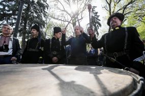 Meeting at Parliament demanding to take the language law