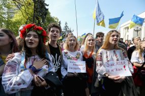 Meeting at Parliament demanding to take the language law