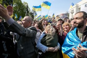 Meeting at Parliament demanding to take the language law