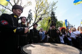 Meeting at Parliament demanding to take the language law