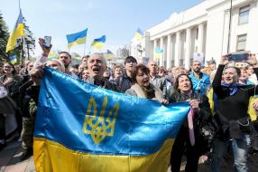 Meeting at Parliament demanding to take the language law