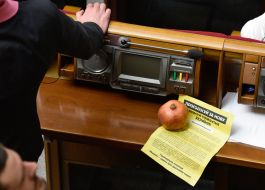 Garnet in the workplace of the deputy Nadezhda Savchenko