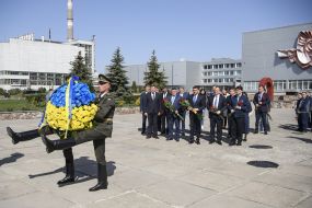 Guard of honor during the laying of flowers