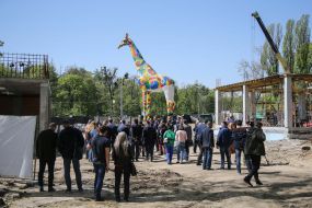 Giraffe sculpture in the zoo