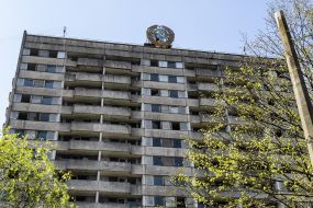 Самое высокое здание Припяти с гербом СССР