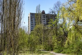 Самое высокое здание Припяти с гербом СССР