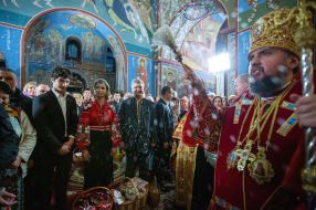 Petro Poroshenko with his wife Marina and Metropolitan Epiphanius