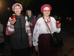 Believers with lamps