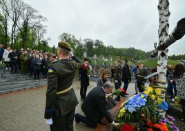 Laying flowers at the graves of heroes at the Lychakiv Cemetery