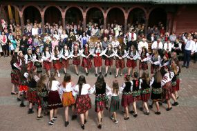 Students perform hayivky