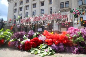 Banner with the requirement to bring to court the killers on the fences near the house of the Trade Union