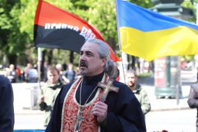 Священнослужитель 