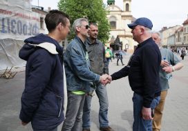 Anatoly Matvienko communicates with the authors of sculptures