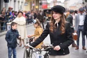 Участники праздничного шествия