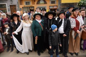 Участники праздничного шествия