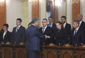 Петр Порошенко приветствует судей Верховного суда