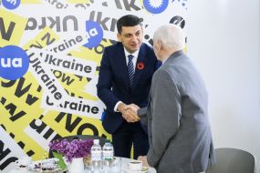 Владимир Гройсман поздравляет ветерана