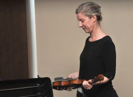 Элизабет Питкэрн и "Красная скрипка" Страдивари