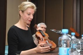 Элизабет Питкэрн и "Красная скрипка" Страдивари