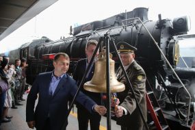 Participants of the ceremony call in the historical bell of the Kiev station