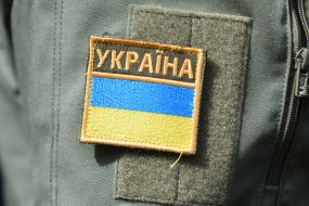 Chevron with the flag of Ukraine