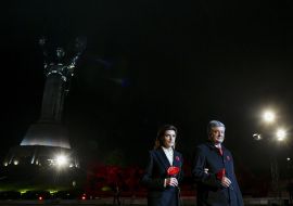 Петр и Марина Порошенко во время акции "Первая минута мира"
