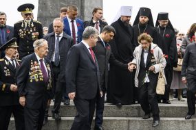 Петр Порошенко, Владимир Гройсман и ветераны