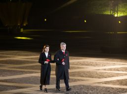 Петр и Марина Порошенко во время акции "Первая минута мира"