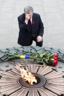 Петр Порошенко у могилы Неизвестного солдата
