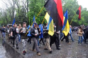 Activists of the "Right Sector" carry portraits of the dead in the environmental zone