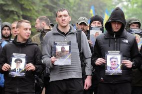 Activists of the "Right Sector" carry portraits of the dead in the environmental zone