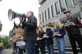 Activists of the public initiative # Turn off the Russian