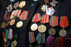 Ордени та нагрудні знаки