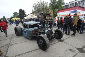 Автомобиль