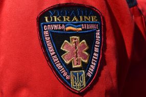 Chevron with the inscription "Medicine of Disasters" on the doctor's sleeve