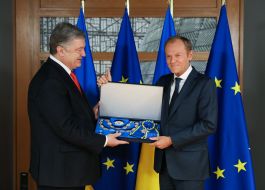 Petro Poroshenko and  Jens Stoltenberg