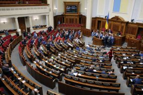 Oleg Lyashko speaks from the rostrum of parliament
