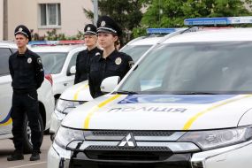 Церемония передачи автомобилей патрульным полицейским