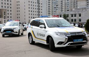 Церемония передачи автомобилей патрульным полицейским