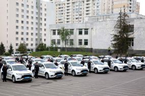 Церемония передачи автомобилей патрульным полицейским