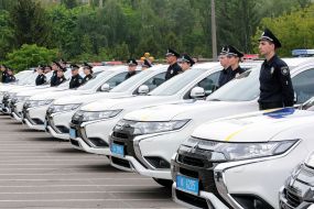 Церемония передачи автомобилей патрульным полицейским